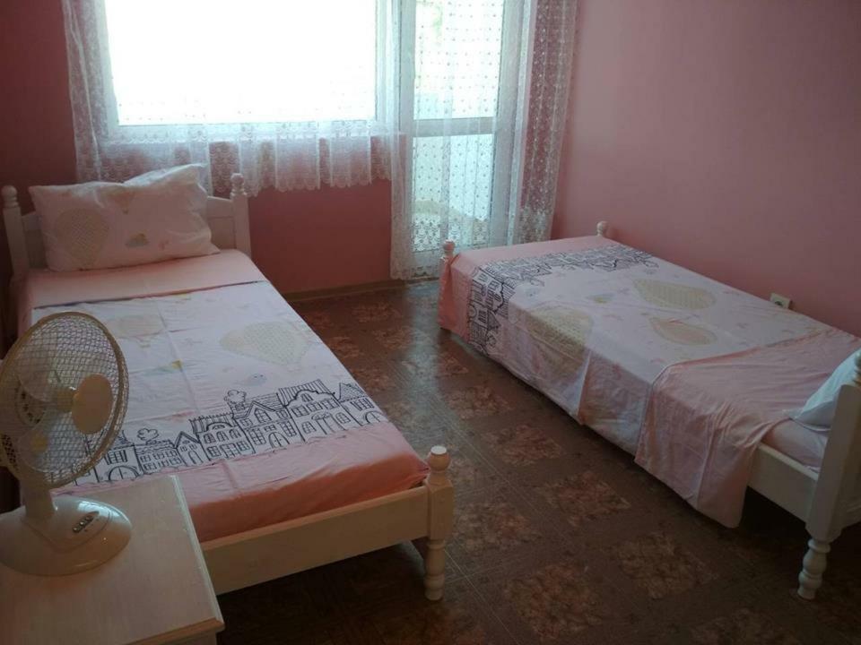 Zafi'S House Apartment เชอร์โนโมเรทส์ ภายนอก รูปภาพ